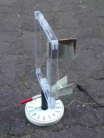 Illustration for article titled This Flapping Device Makes Electricity From Wind Rushing Past Your Car